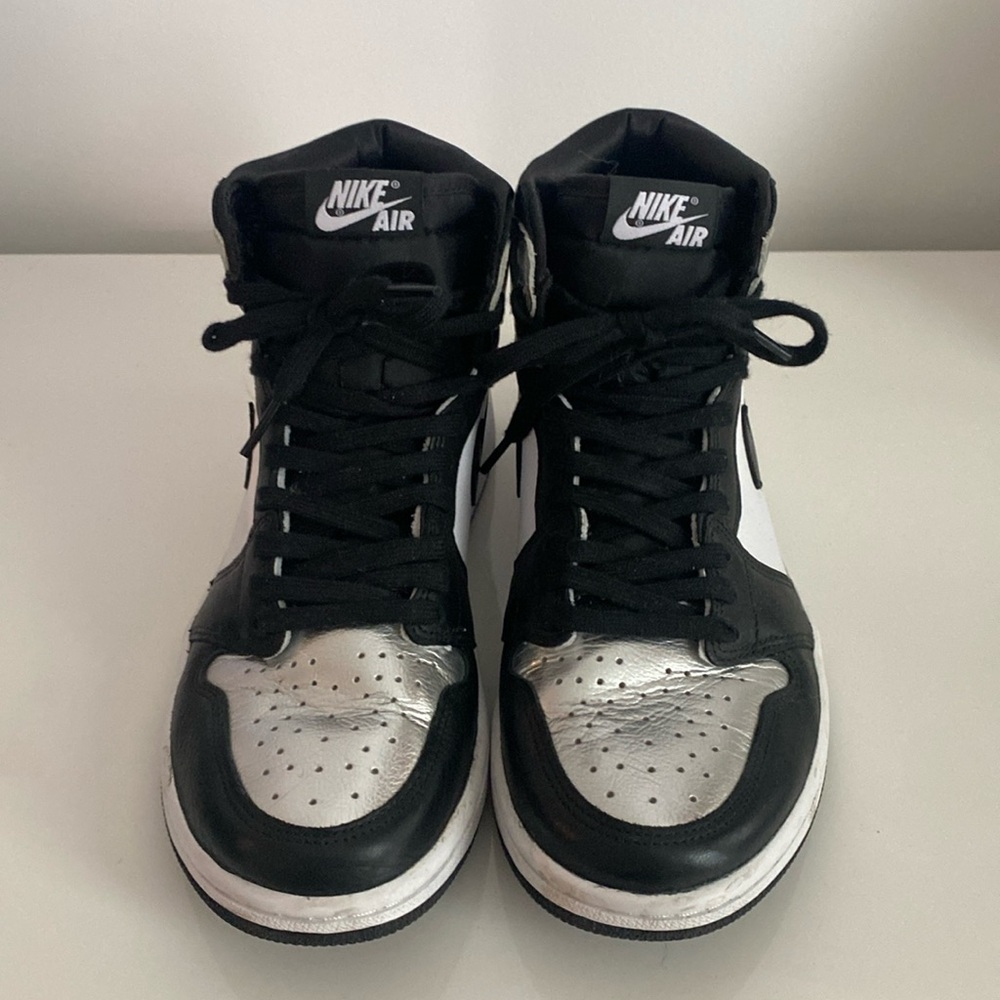 Wmns Air Jordan 1 Retro High OG 'Silver Toe'